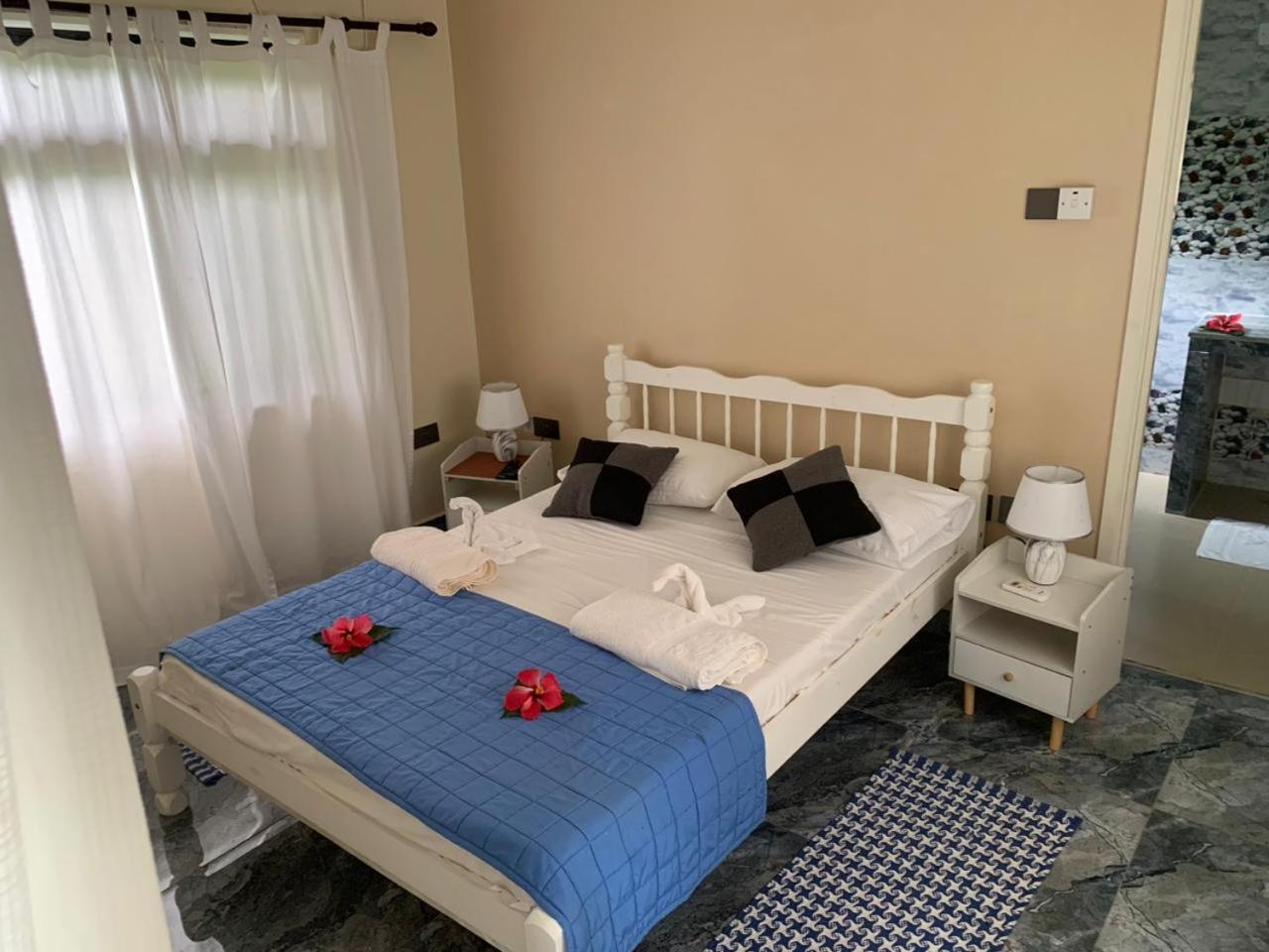 Dan Kazou Self Catering Hotel La Digue Exterior foto