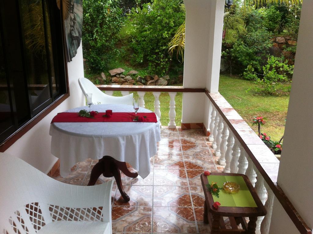 Dan Kazou Self Catering Hotel La Digue Exterior foto