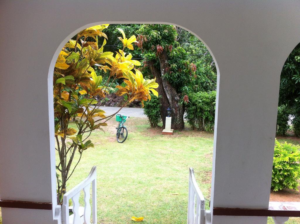 Dan Kazou Self Catering Hotel La Digue Exterior foto